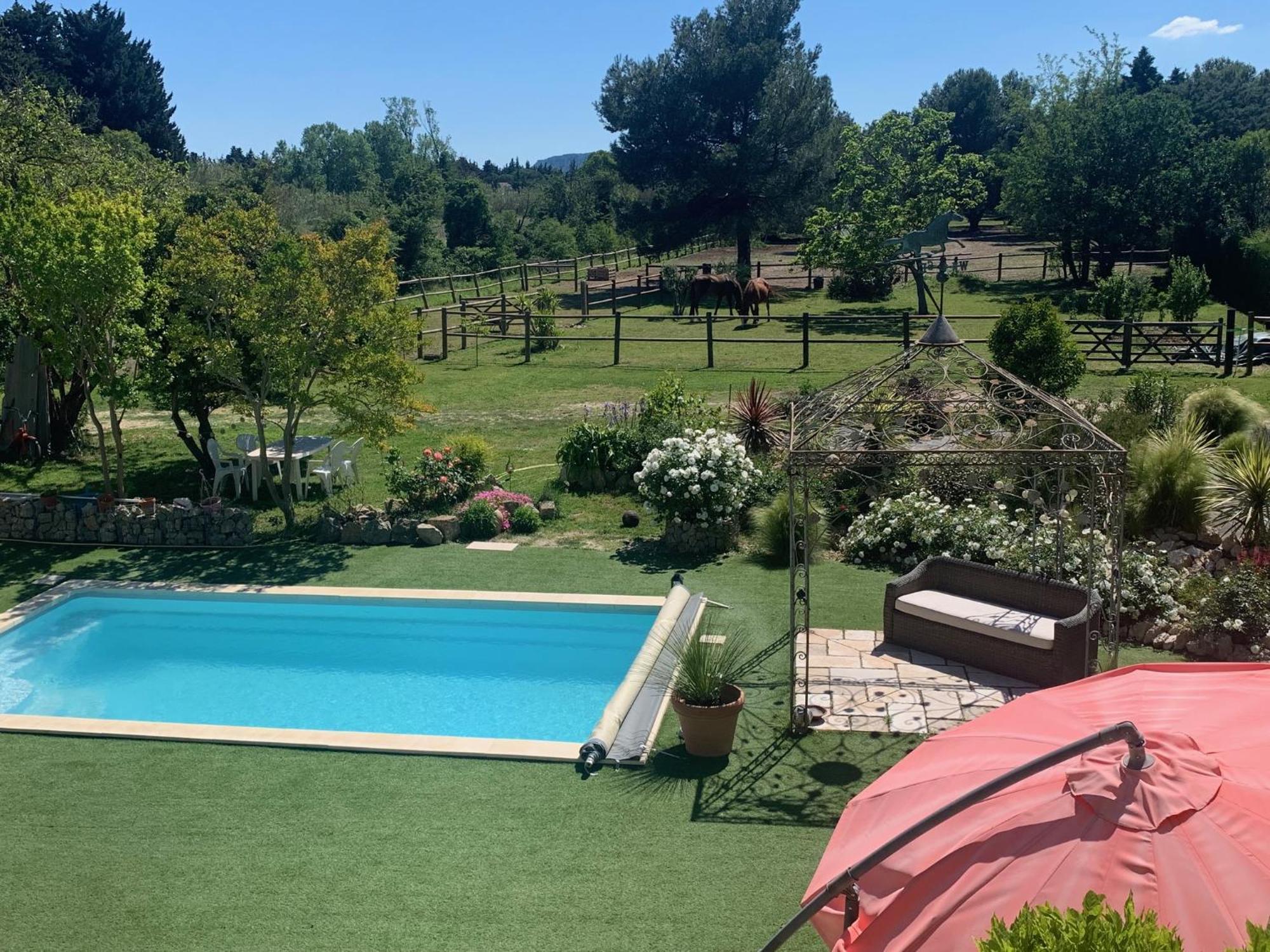 Brossard Bed & Breakfast Cavaillon Exterior photo