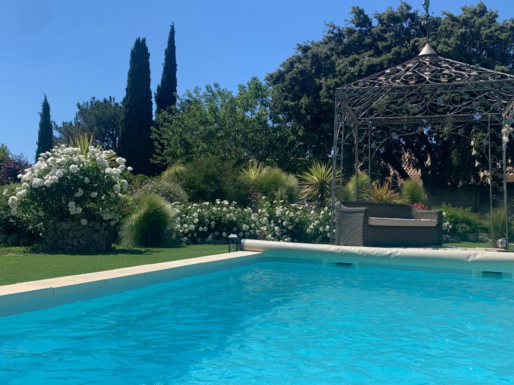 Brossard Bed & Breakfast Cavaillon Exterior photo